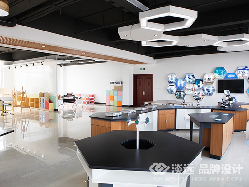 遼寧文彬教學(xué)設(shè)備有限公司展廳
