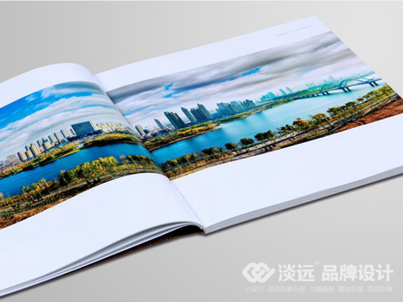 書籍畫冊(cè)策劃：遼陽市旅游局畫冊(cè)設(shè)計(jì)